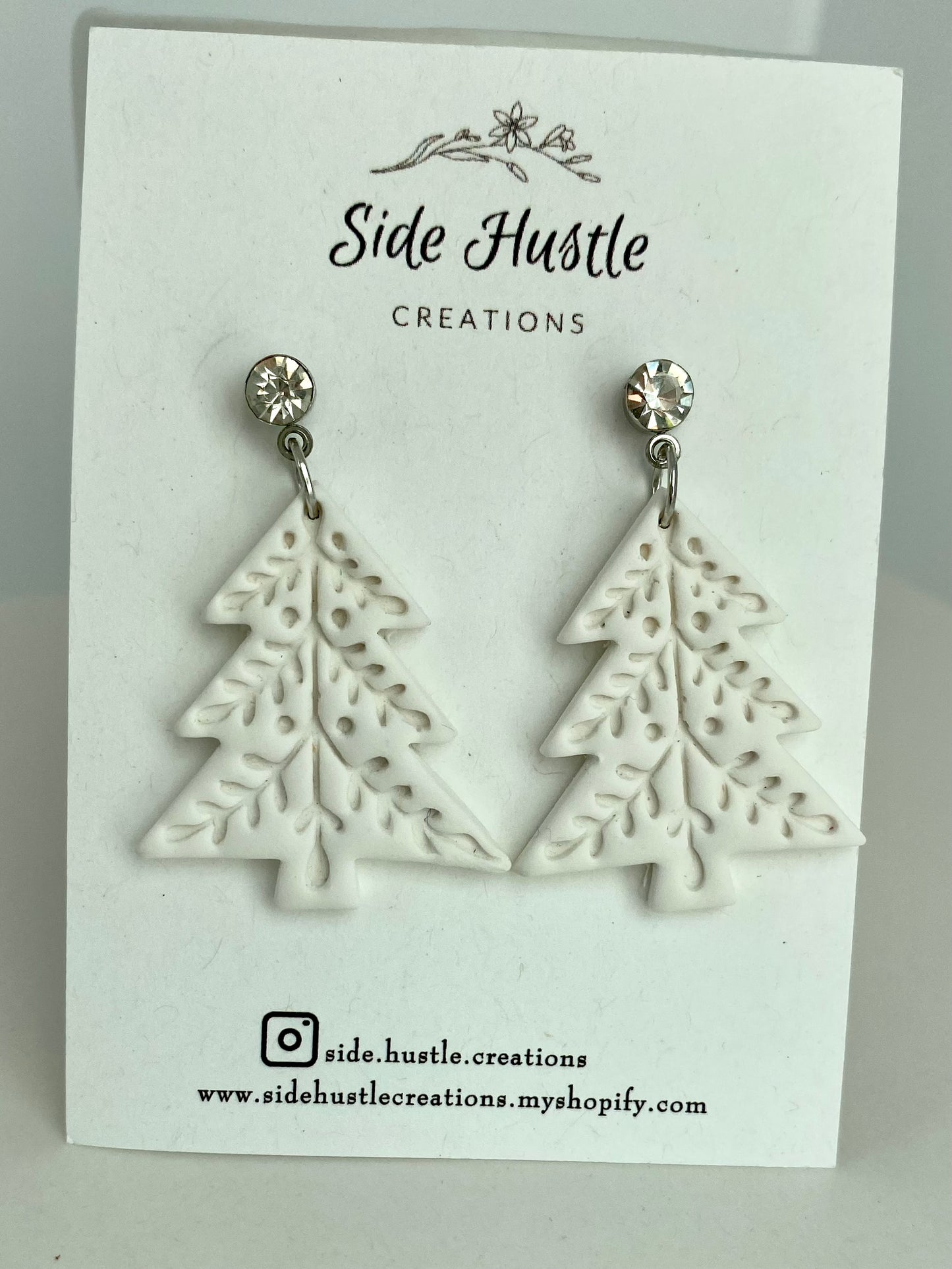 White  ￼Scandinavian ￼Tree Dangle